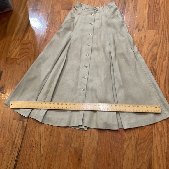 Liz Claiborne 100% Linen Natural Color Button Down Skirt 2 side pockets Size 4 - Picture 12 of 12